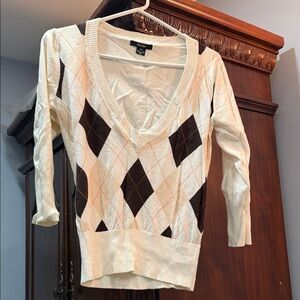 Stylish V-Neck Argyle Sweater in Cream and Brown